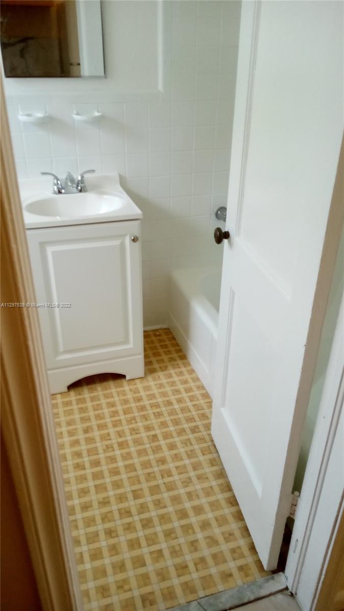 BISCAYNE HEIGHTS - Residential Lease