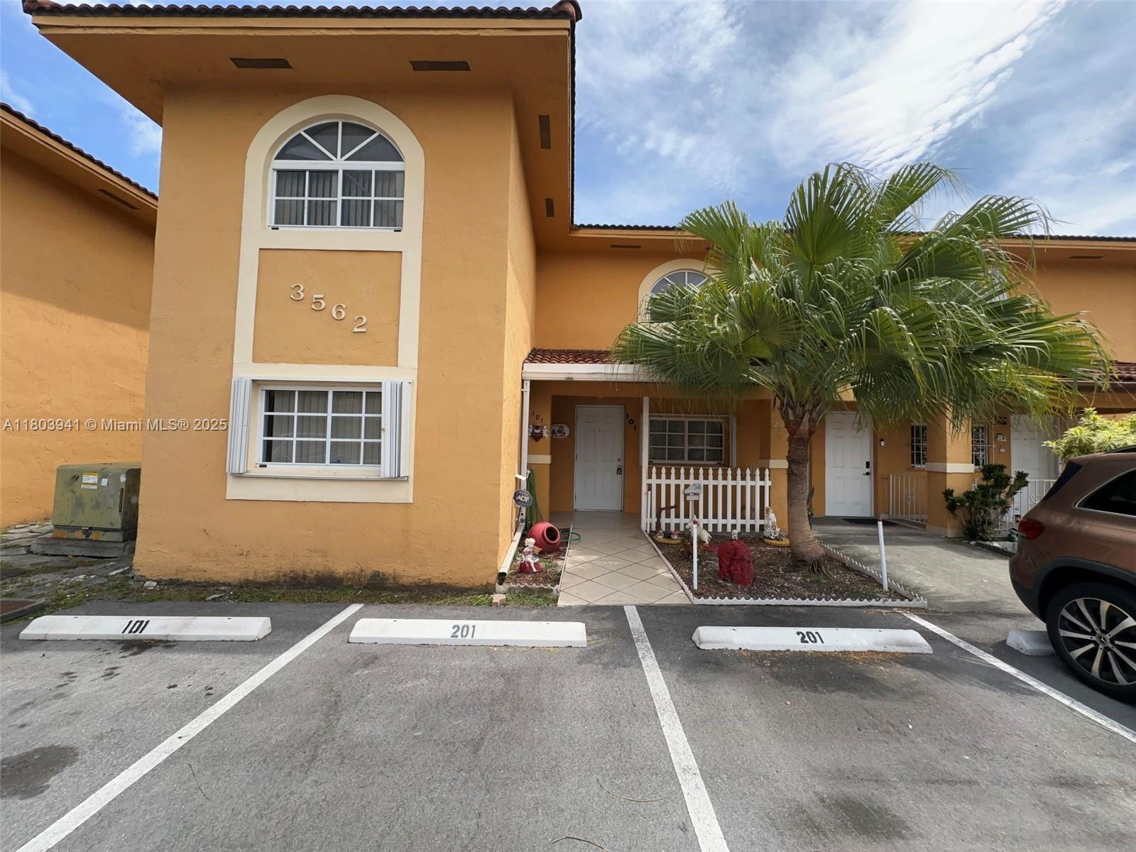 3562 W 80th St 101-52, Hialeah, Miami-Dade County, Florida - 3 Bedrooms  
2 Bathrooms - 
