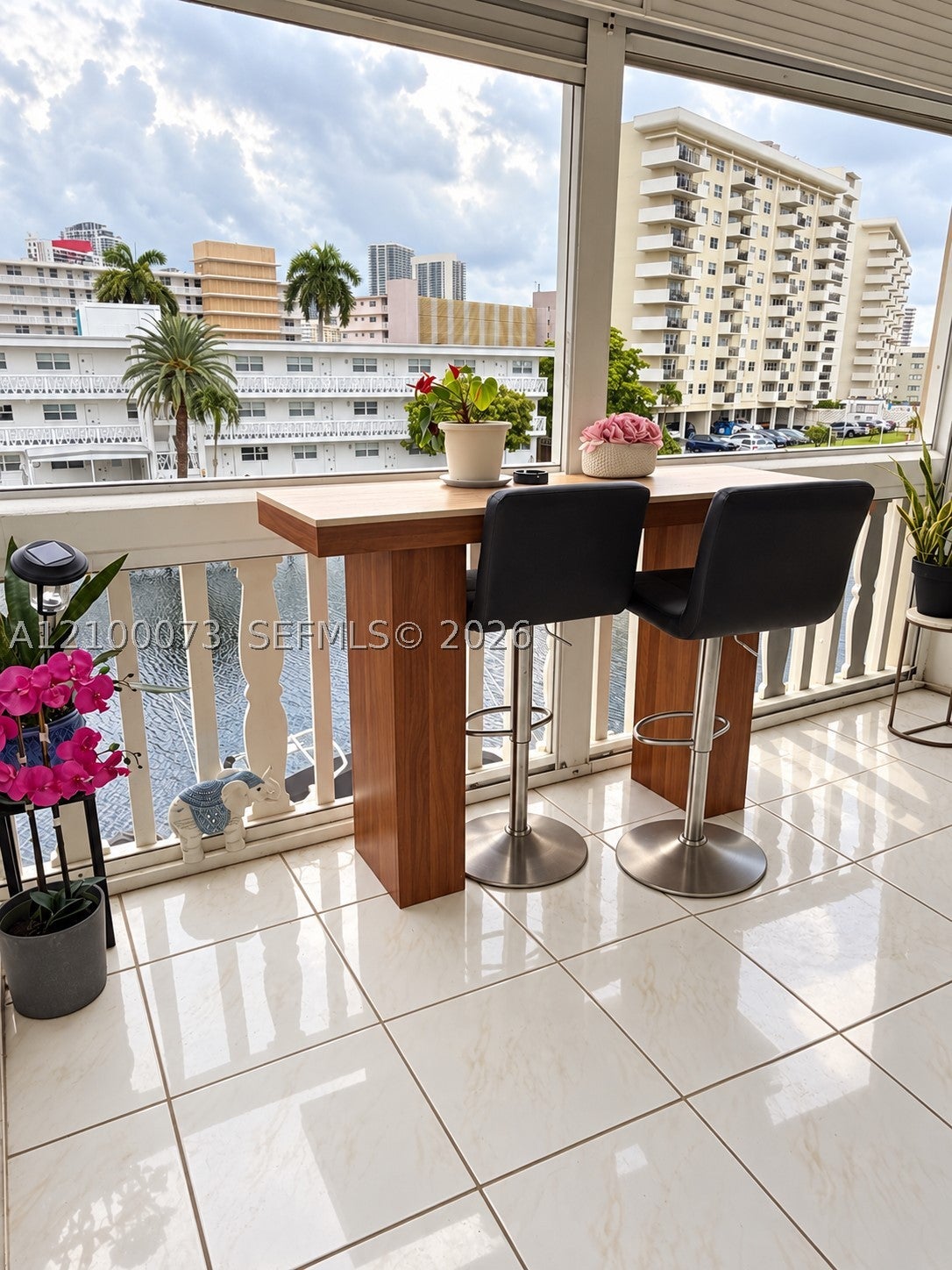 440 Paradise Isle Blvd 306