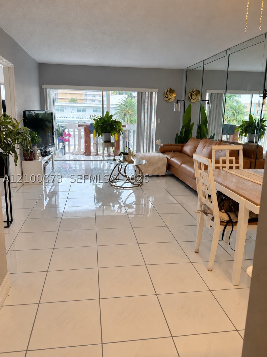 440 Paradise Isle Blvd 306
