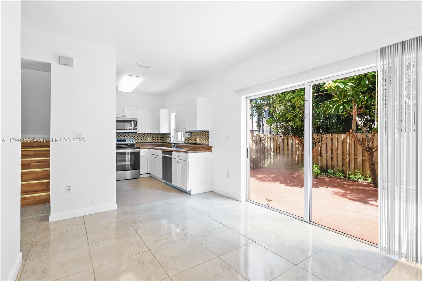 FLORIDIAN ISLES - Residential