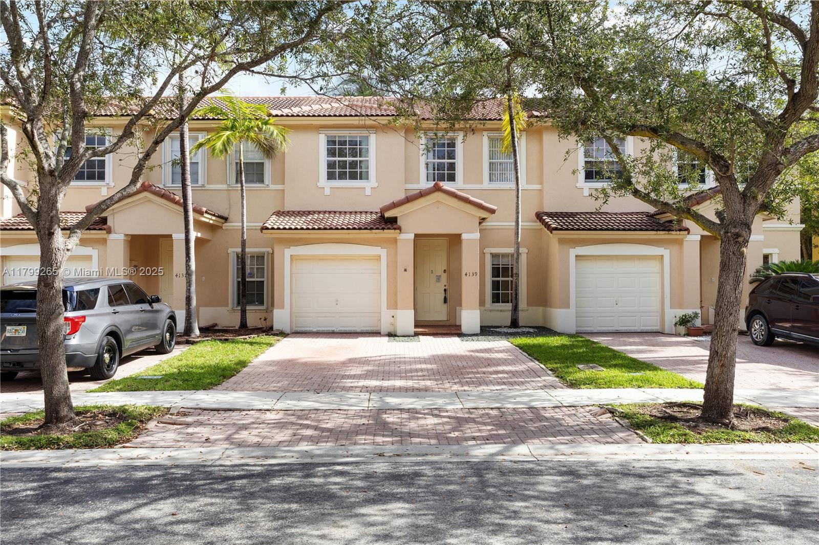 FLORIDIAN ISLES - Residential