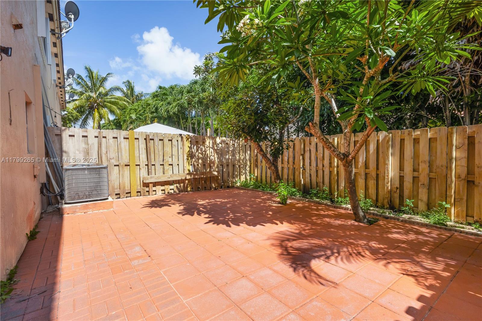 FLORIDIAN ISLES - Residential