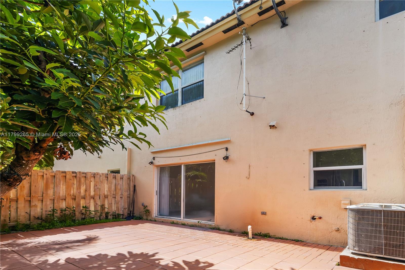 FLORIDIAN ISLES - Residential