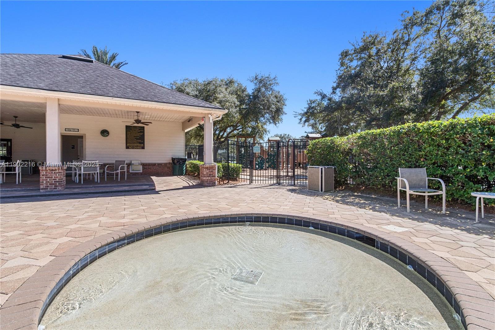 JAMES ISLAND UNIT THREE - Residential