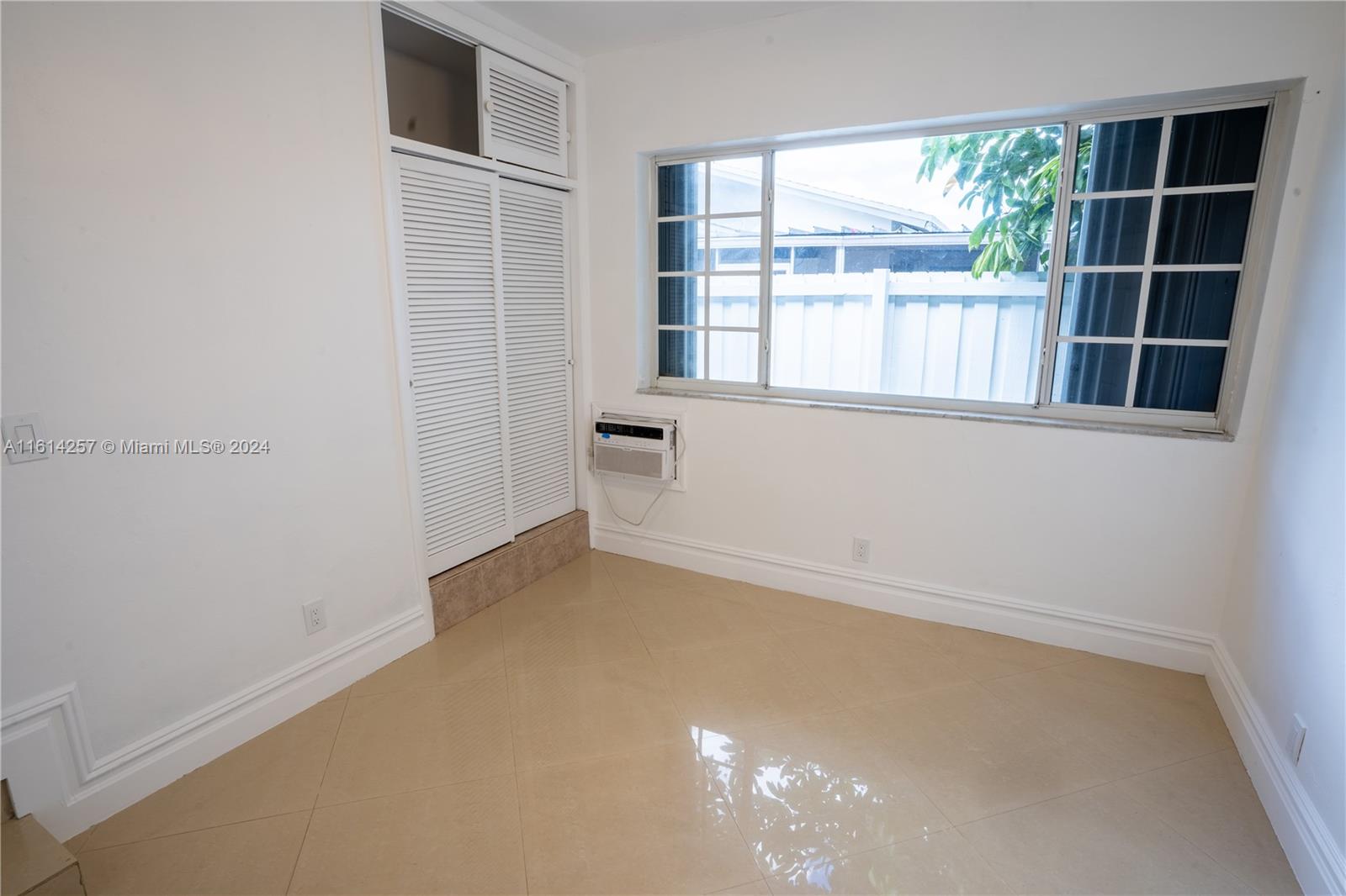 LAKESIDE ESTATES - Residential