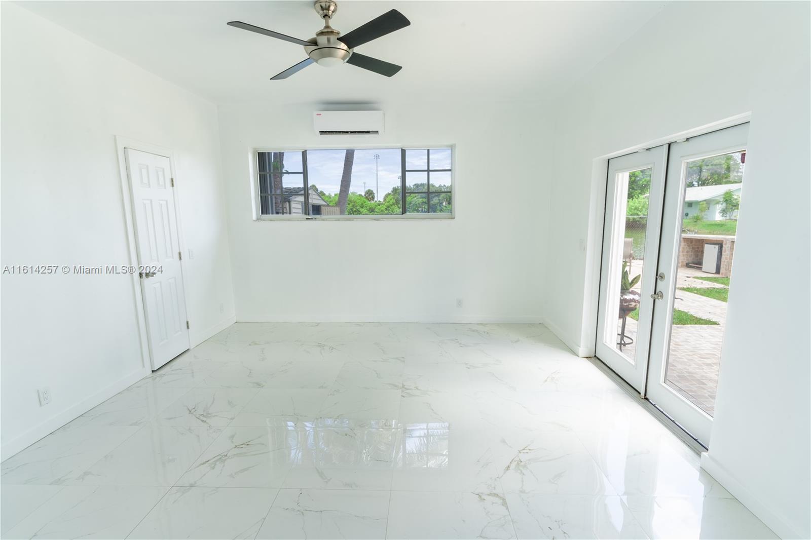 LAKESIDE ESTATES - Residential