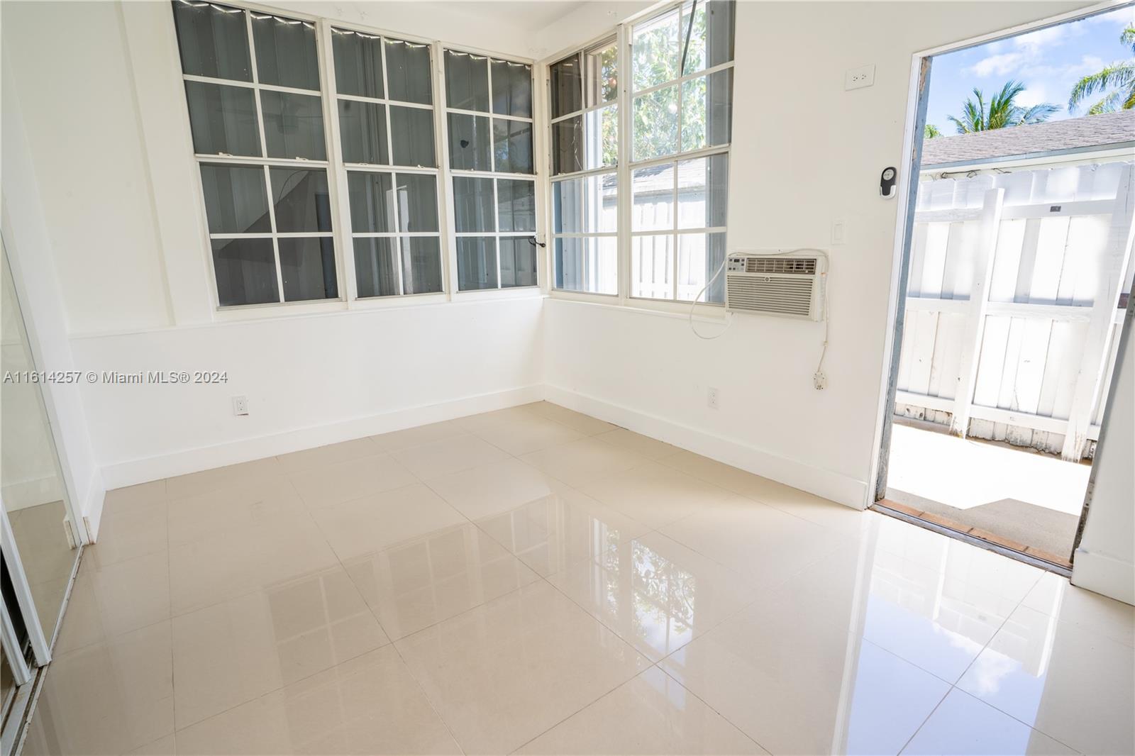 LAKESIDE ESTATES - Residential