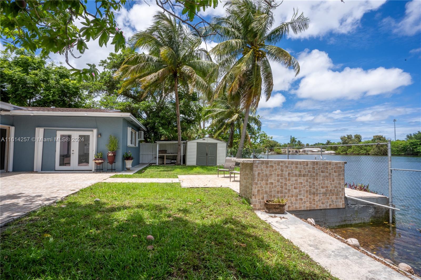 LAKESIDE ESTATES - Residential