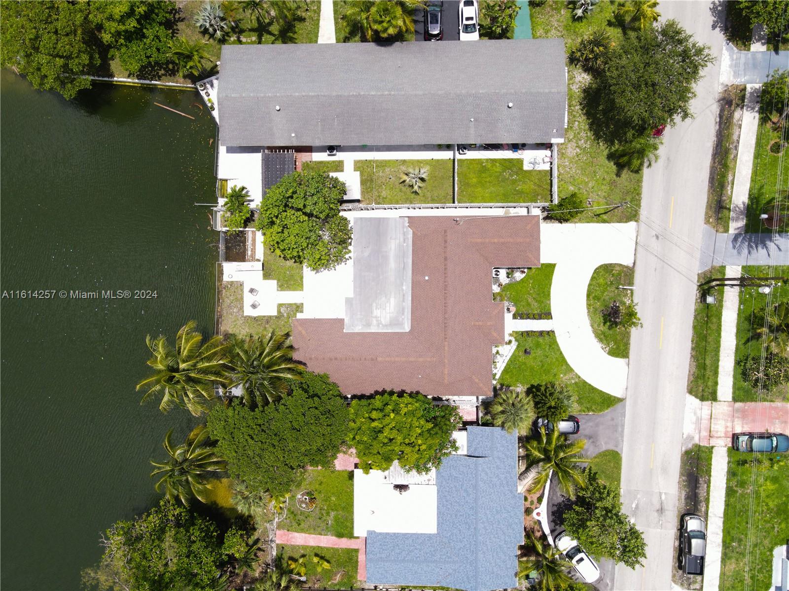 LAKESIDE ESTATES - Residential