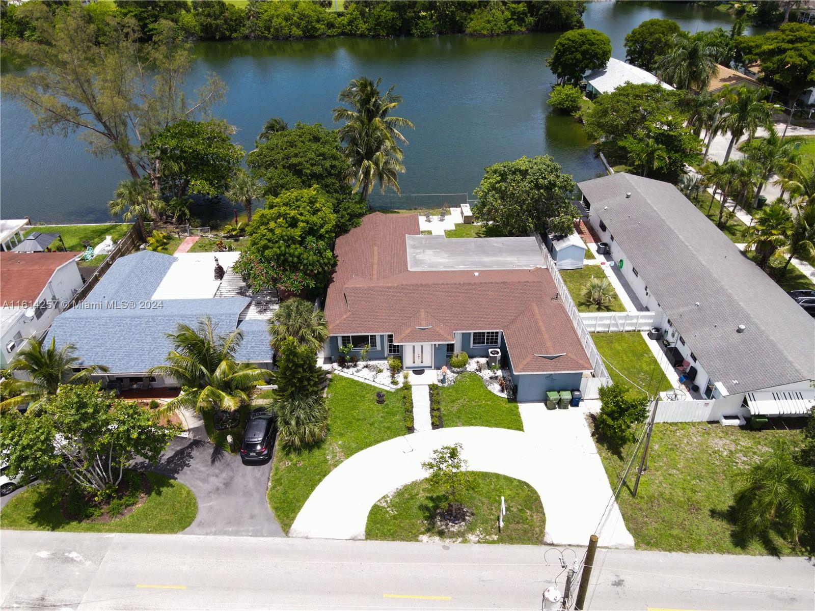 LAKESIDE ESTATES - Residential