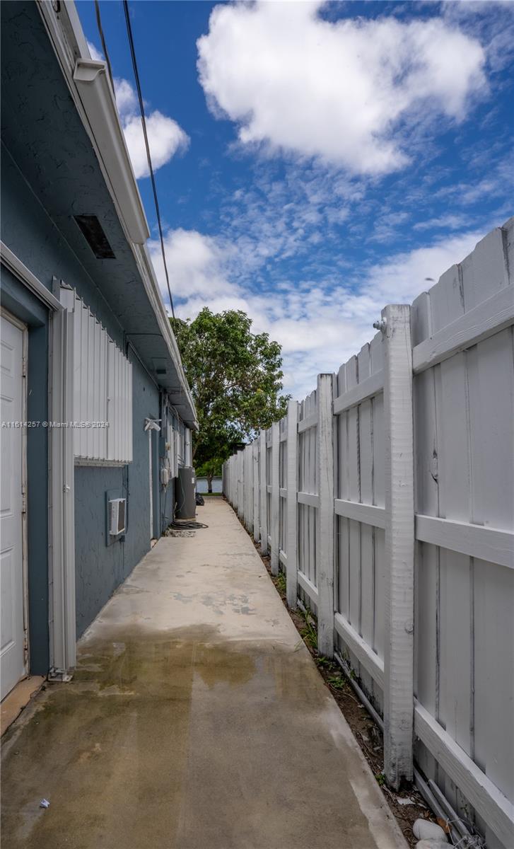 LAKESIDE ESTATES - Residential