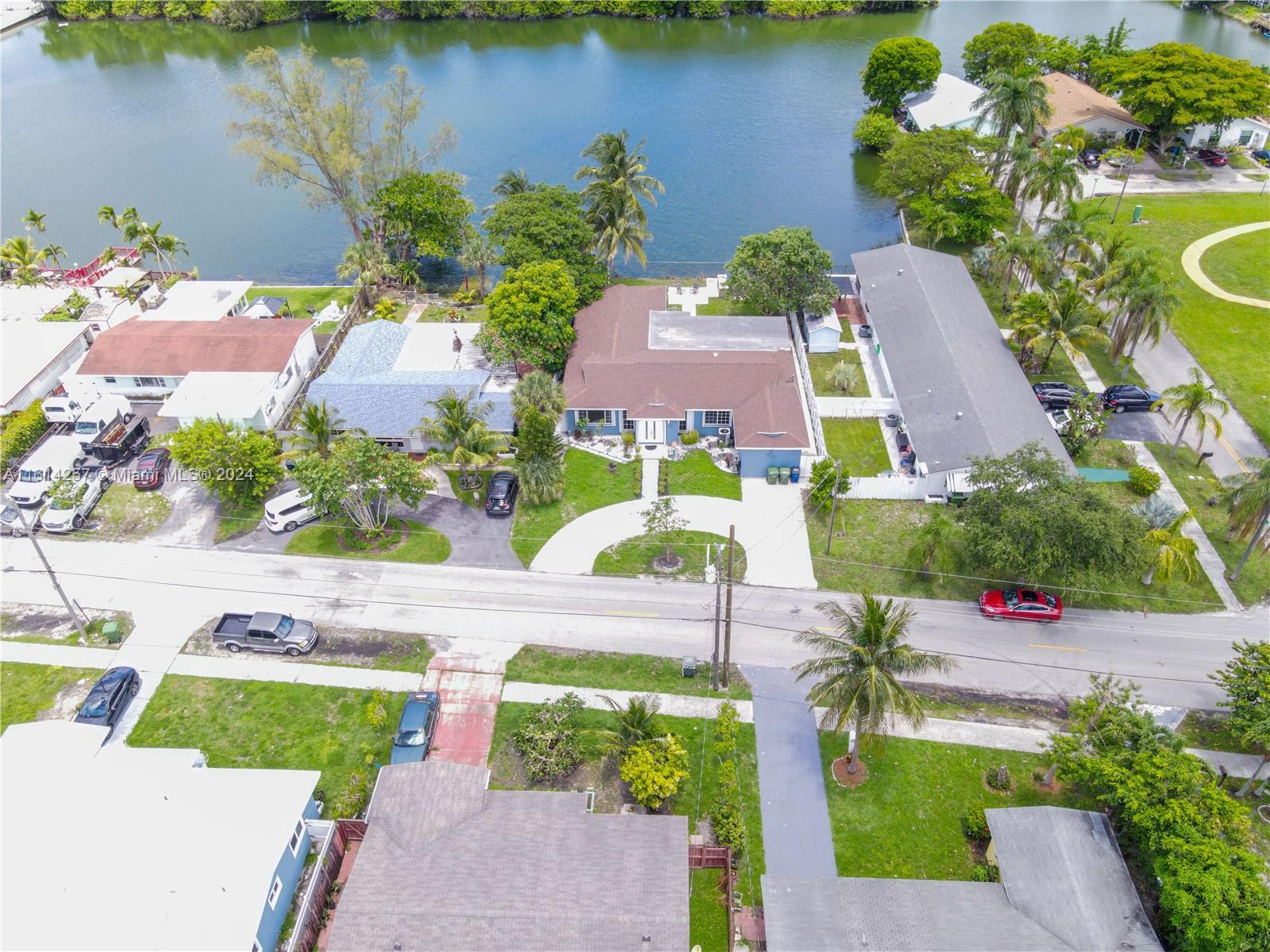 LAKESIDE ESTATES - Residential