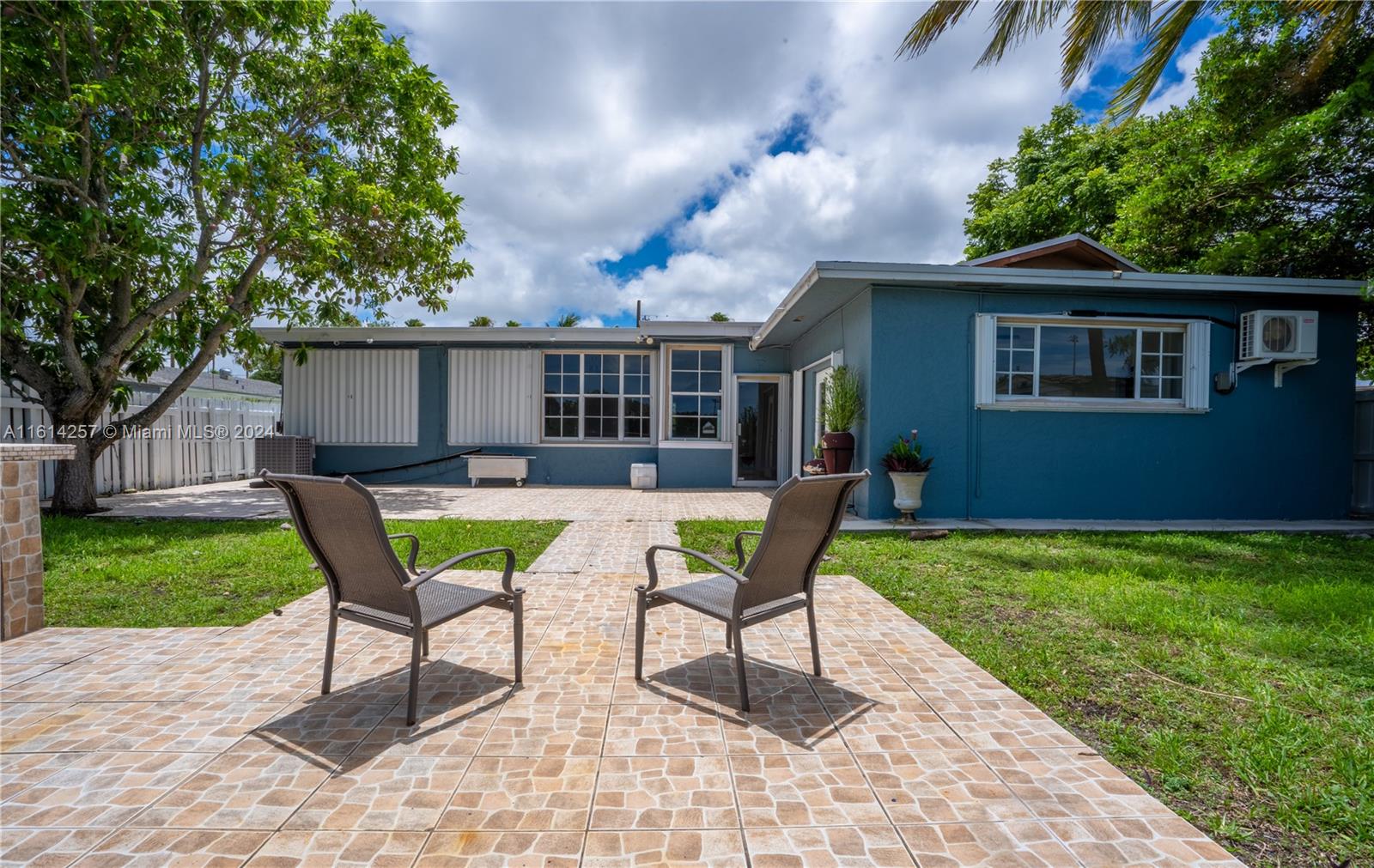 LAKESIDE ESTATES - Residential