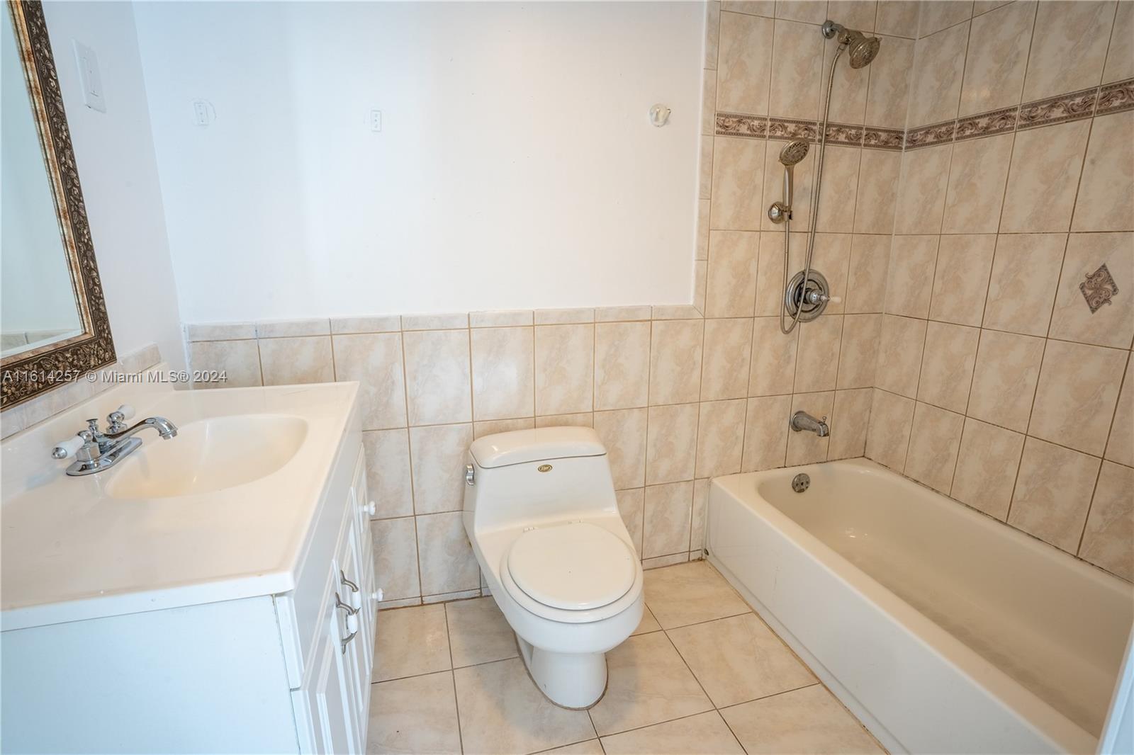 LAKESIDE ESTATES - Residential