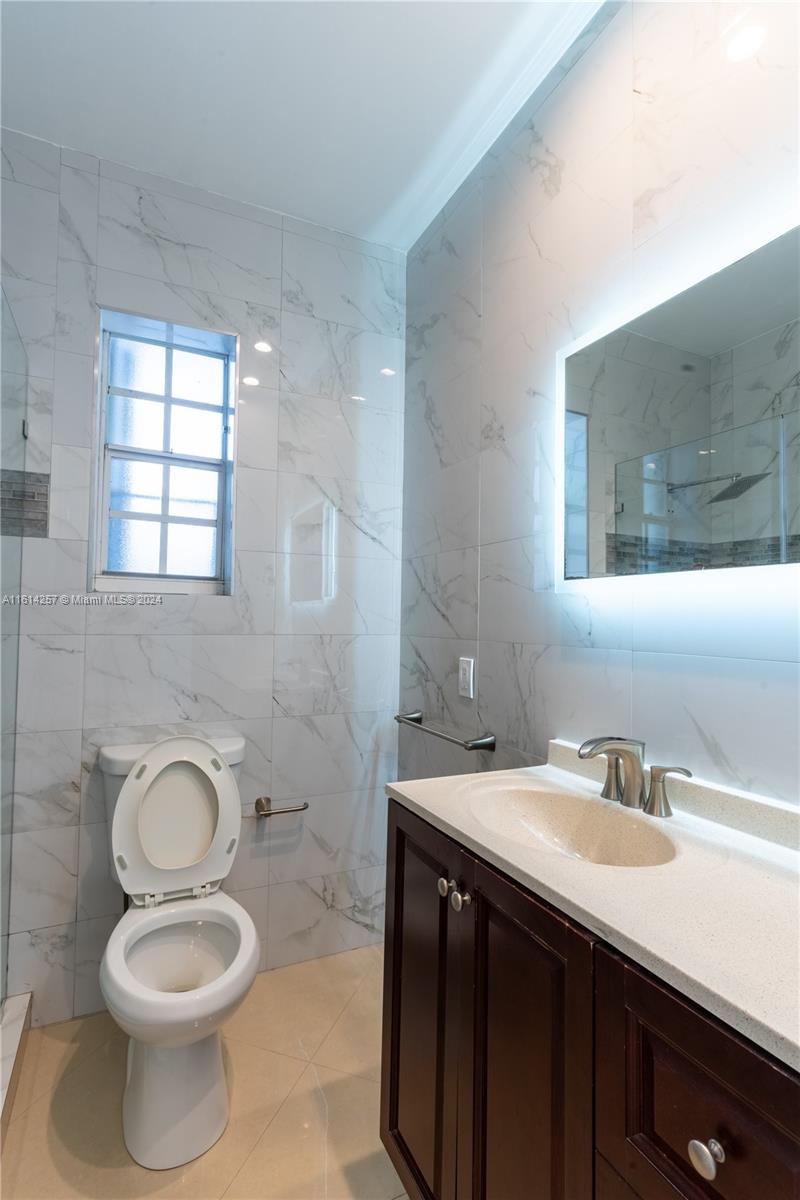 LAKESIDE ESTATES - Residential