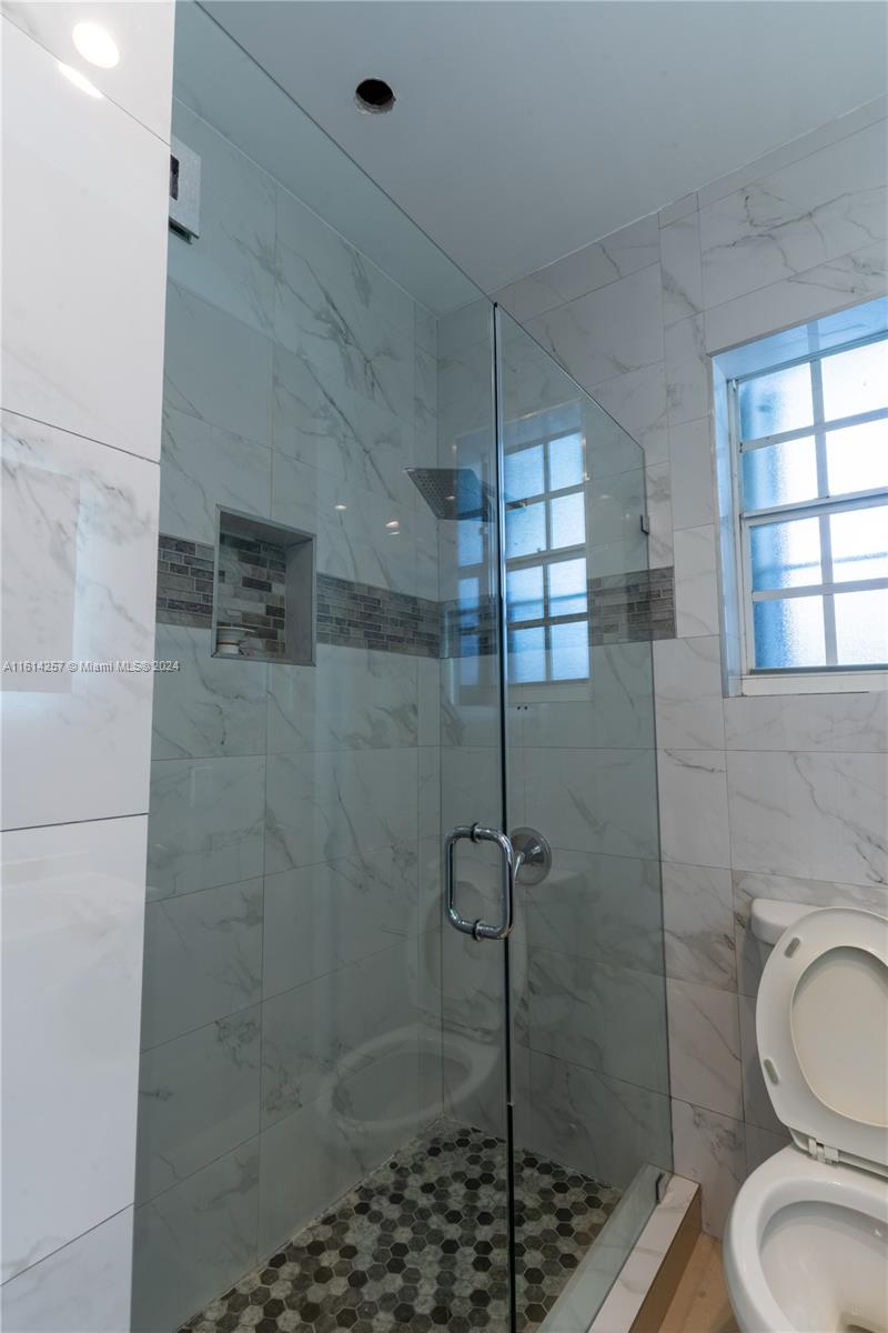 LAKESIDE ESTATES - Residential