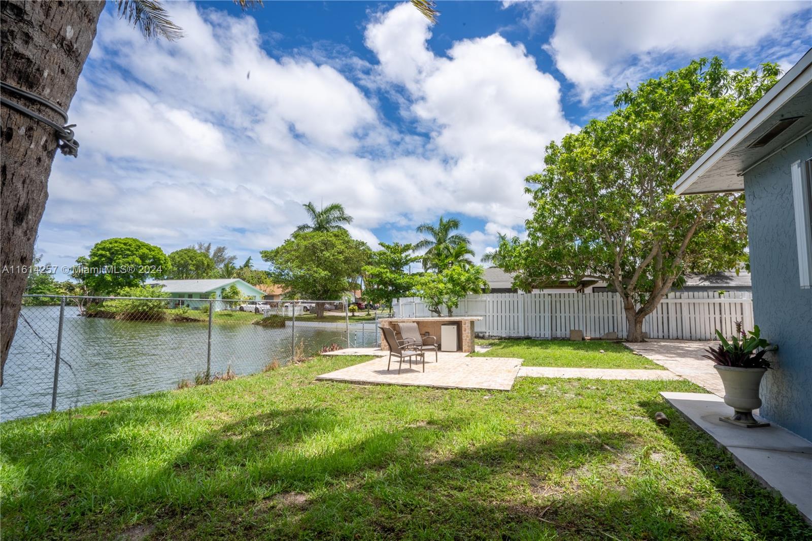 LAKESIDE ESTATES - Residential