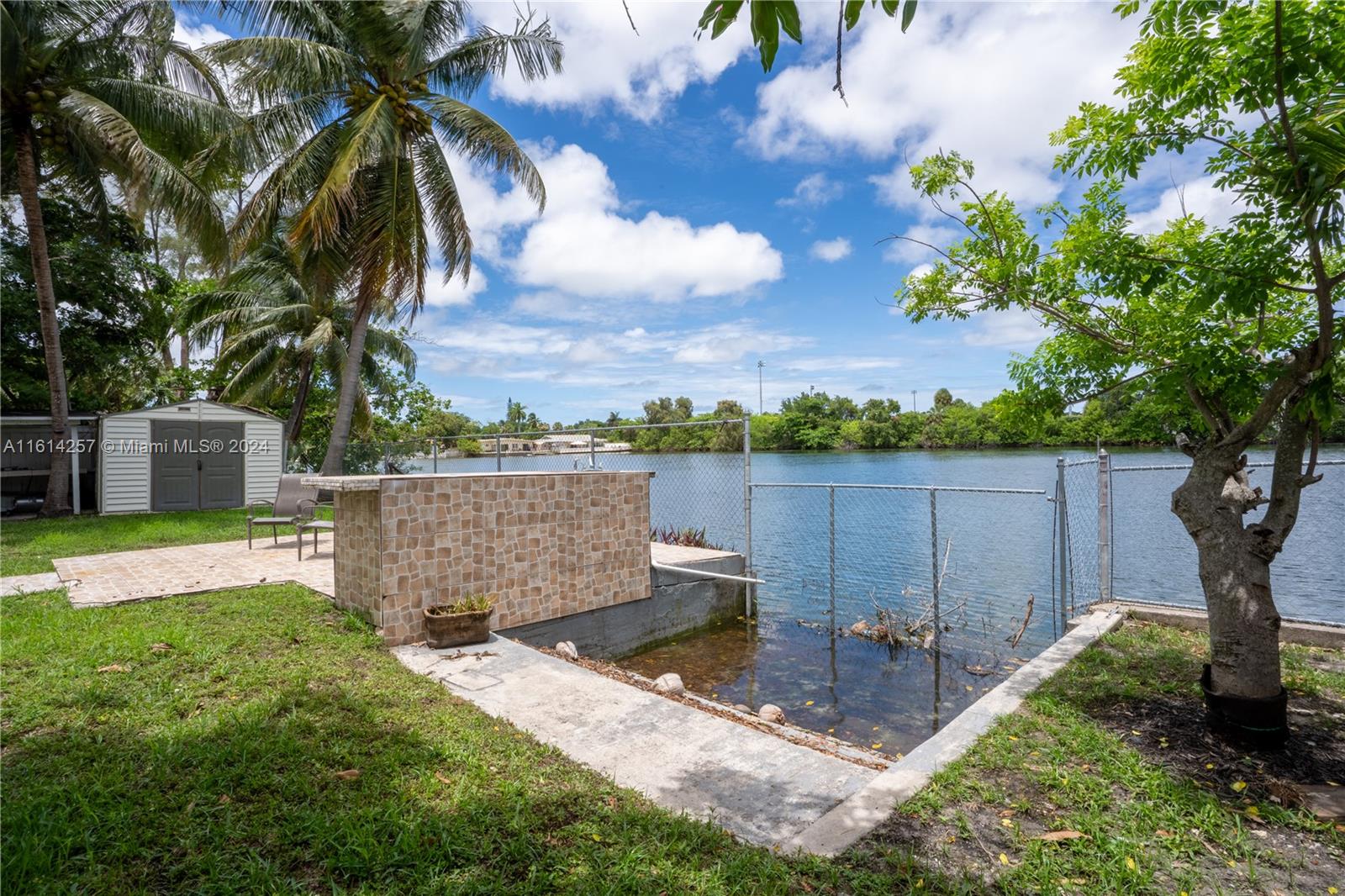 LAKESIDE ESTATES - Residential