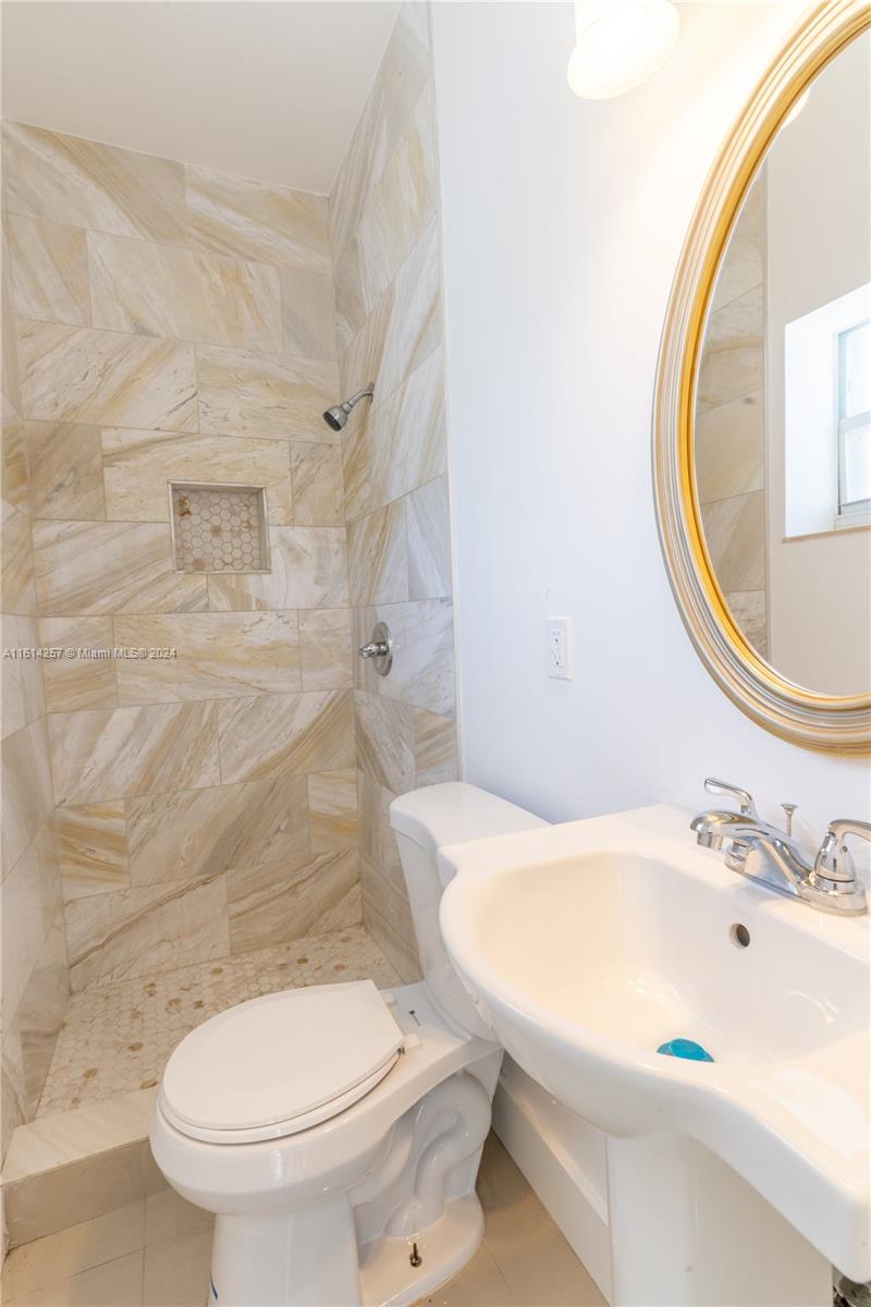 LAKESIDE ESTATES - Residential