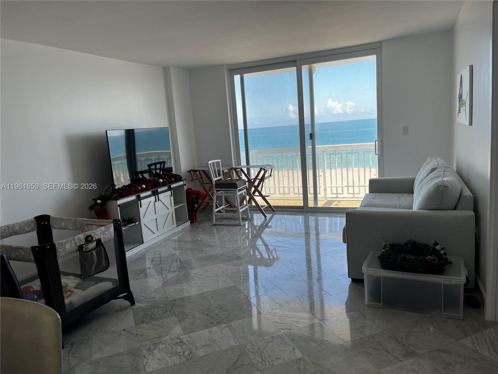 401 Ocean Dr 716