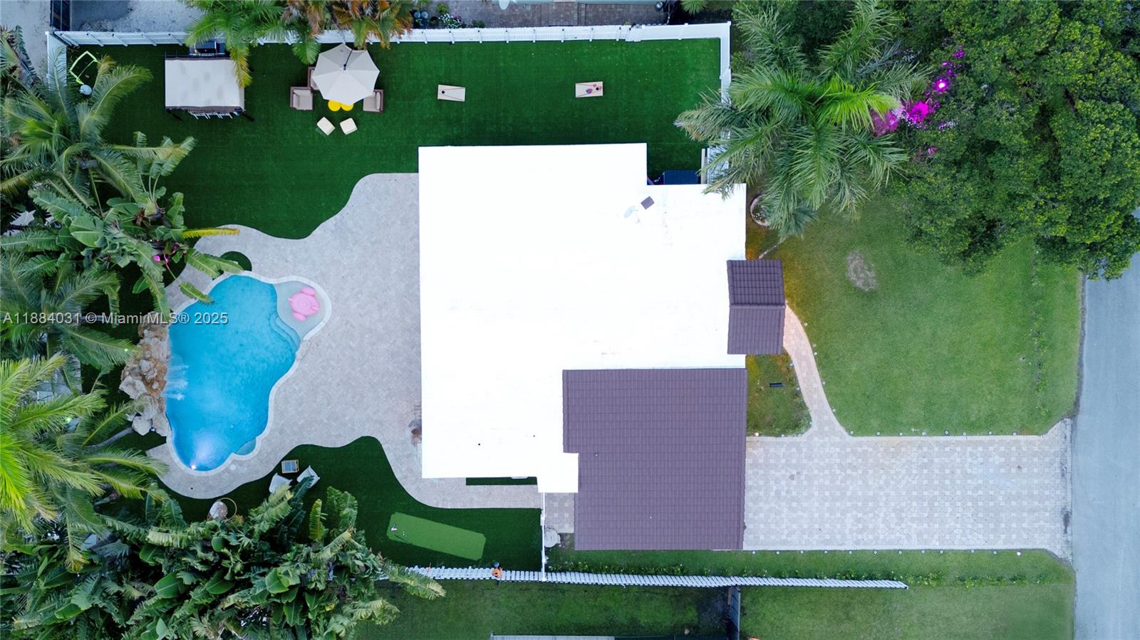 HOLLYWOOD COUNTRY CLUB DI - Residential Lease