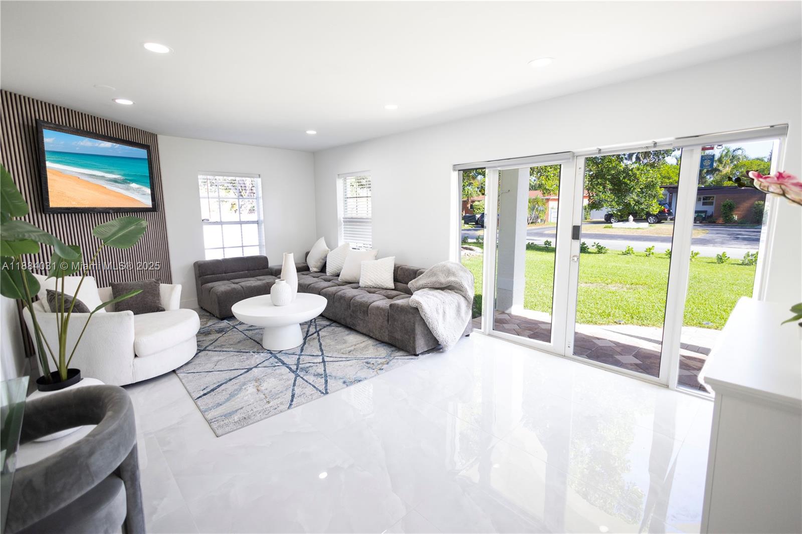 HOLLYWOOD COUNTRY CLUB DI - Residential Lease