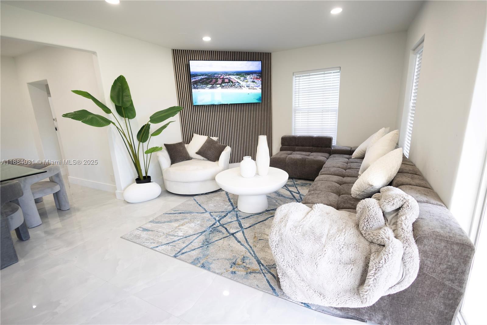 HOLLYWOOD COUNTRY CLUB DI - Residential Lease