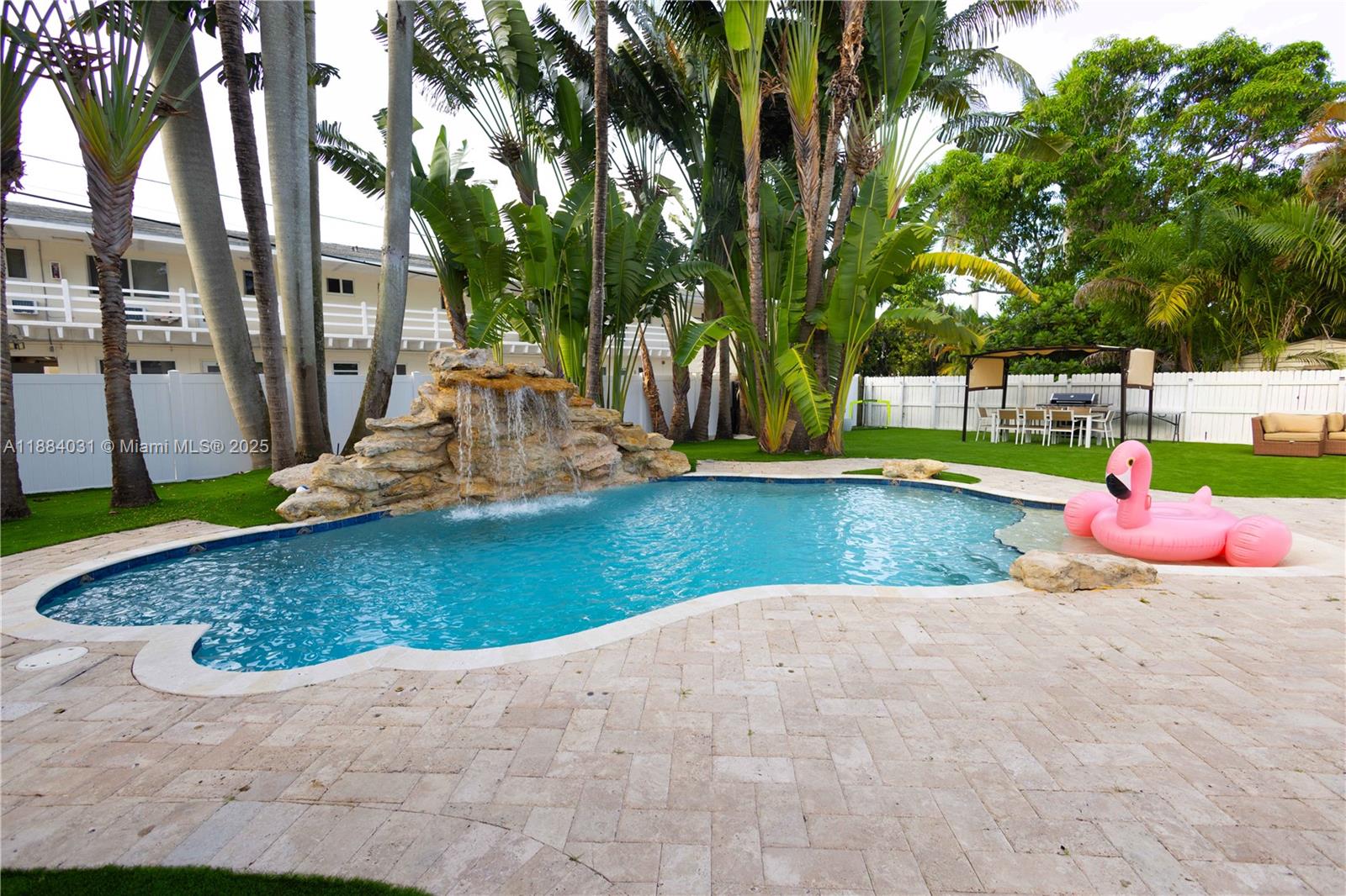 HOLLYWOOD COUNTRY CLUB DI - Residential Lease