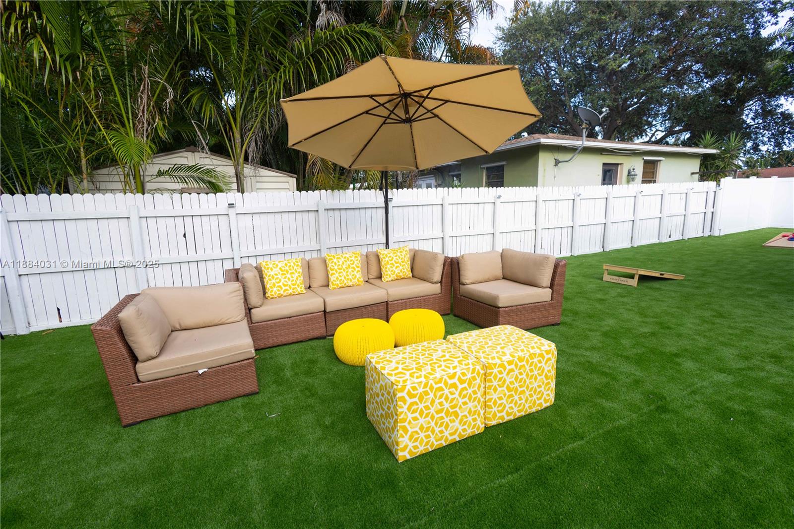 HOLLYWOOD COUNTRY CLUB DI - Residential Lease