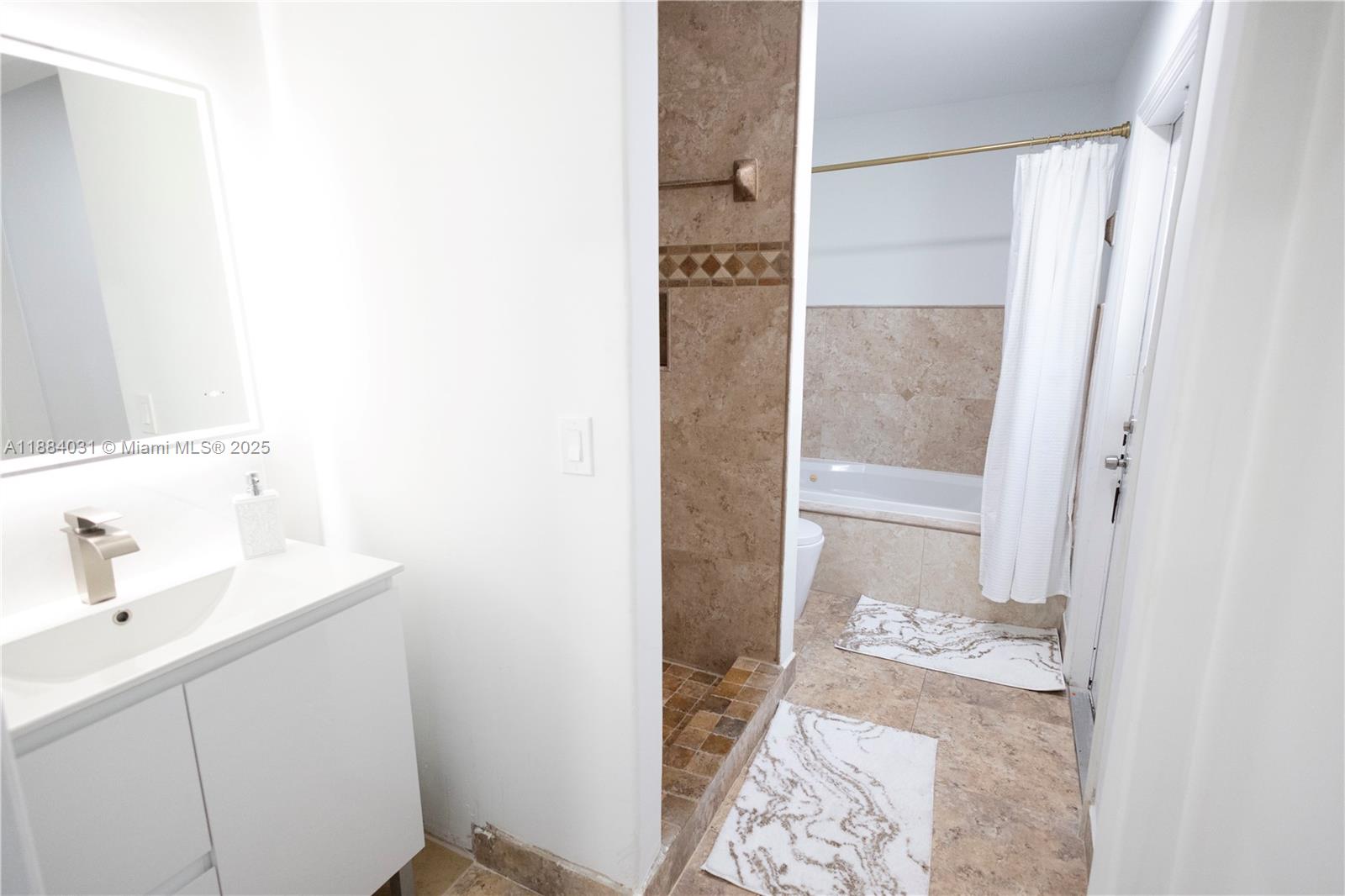 HOLLYWOOD COUNTRY CLUB DI - Residential Lease
