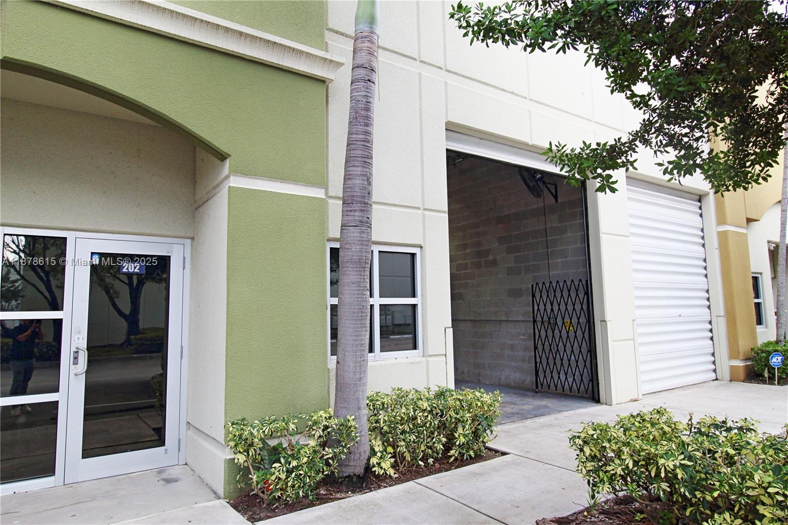 Excellent commercial warehouse for lease in a prime location! Near Dolphin Mall and Highway access !. Features a large office with 4 workspaces, brand-new A/C system, and equipped with racks for efficient storage. Perfect setup for operations and logistics.