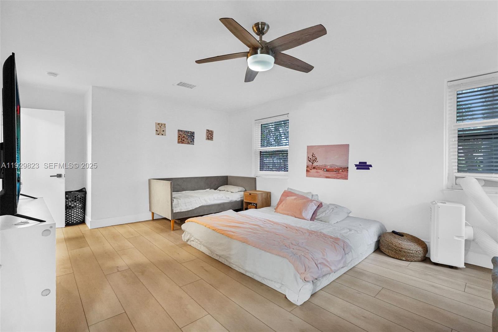 HOLLYWOOD LAKES SECTION - Residential