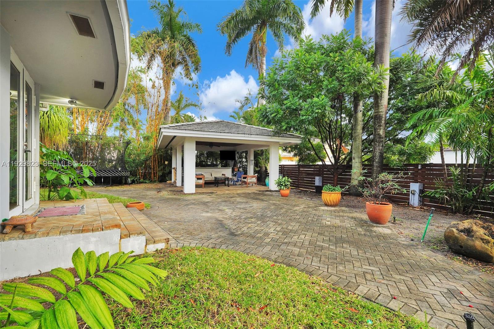 HOLLYWOOD LAKES SECTION - Residential