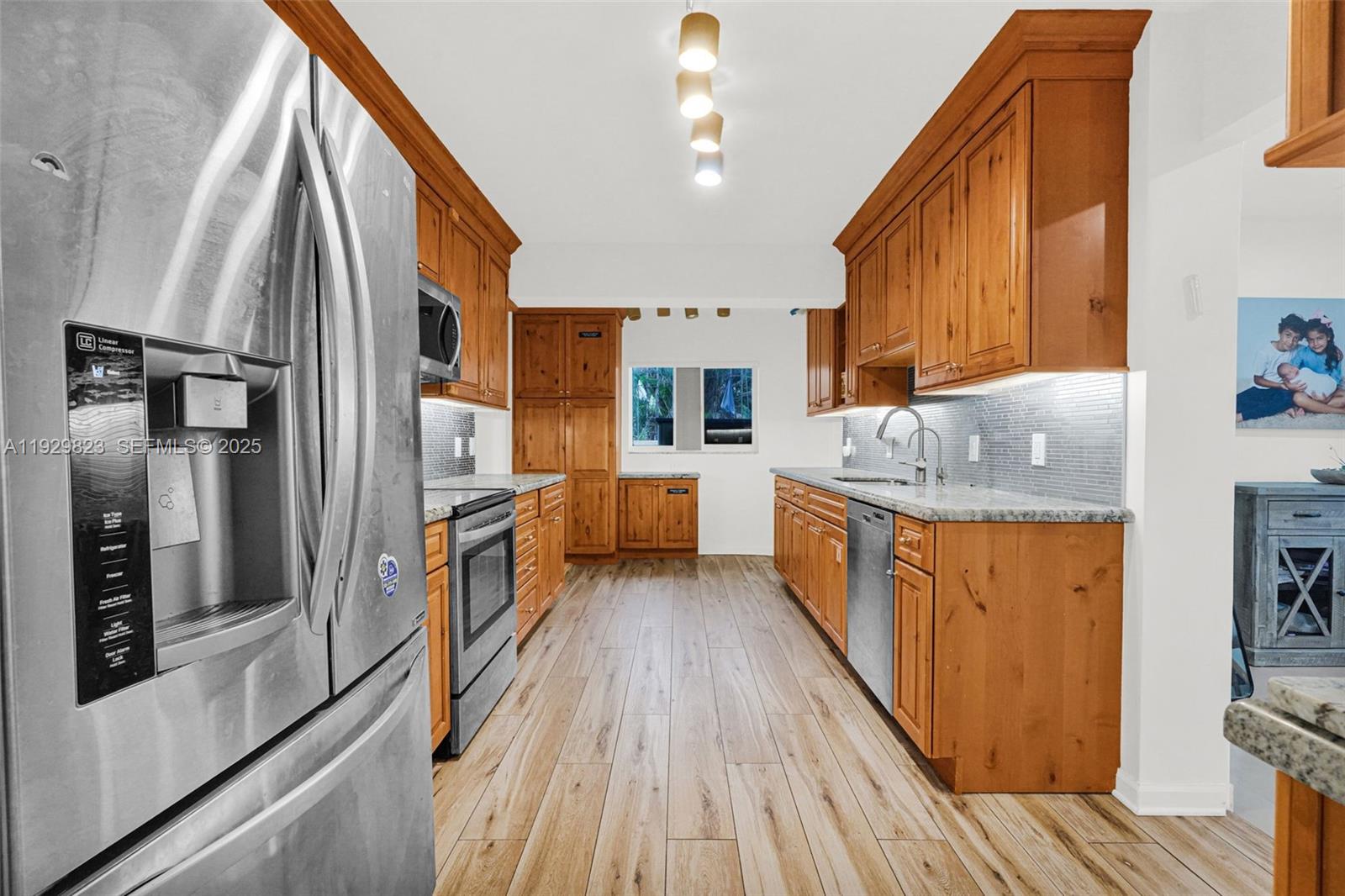 HOLLYWOOD LAKES SECTION - Residential