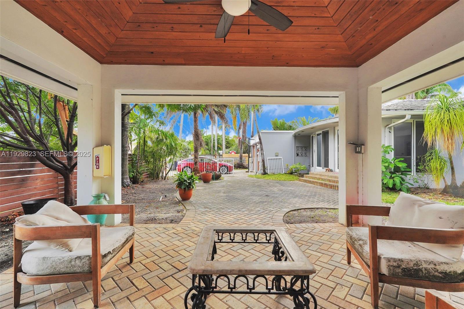 HOLLYWOOD LAKES SECTION - Residential