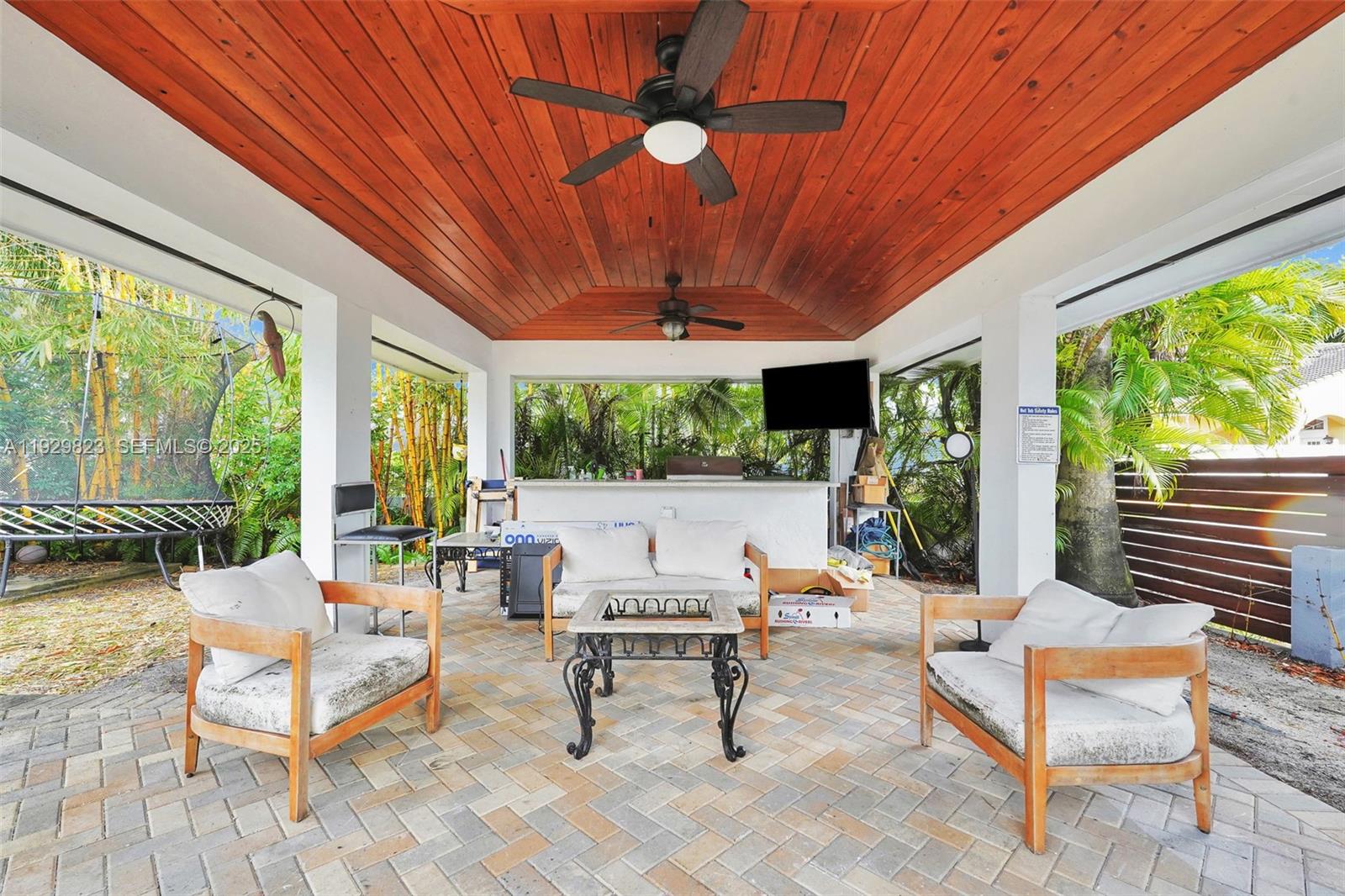 HOLLYWOOD LAKES SECTION - Residential