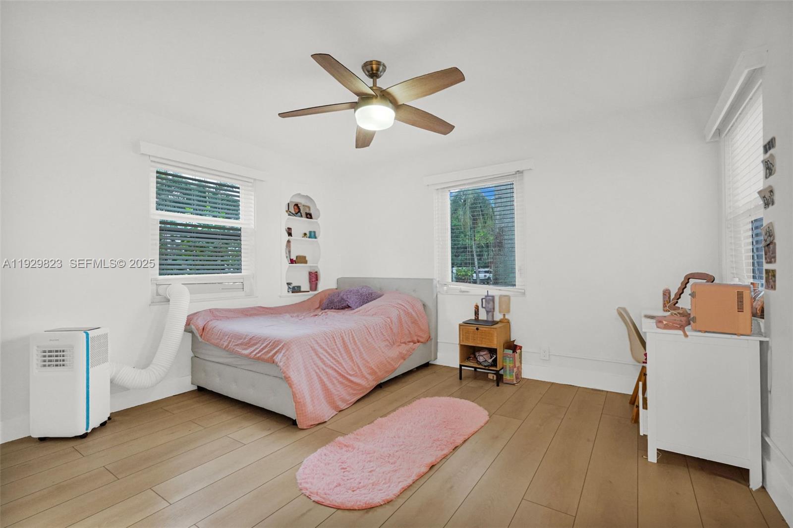 HOLLYWOOD LAKES SECTION - Residential