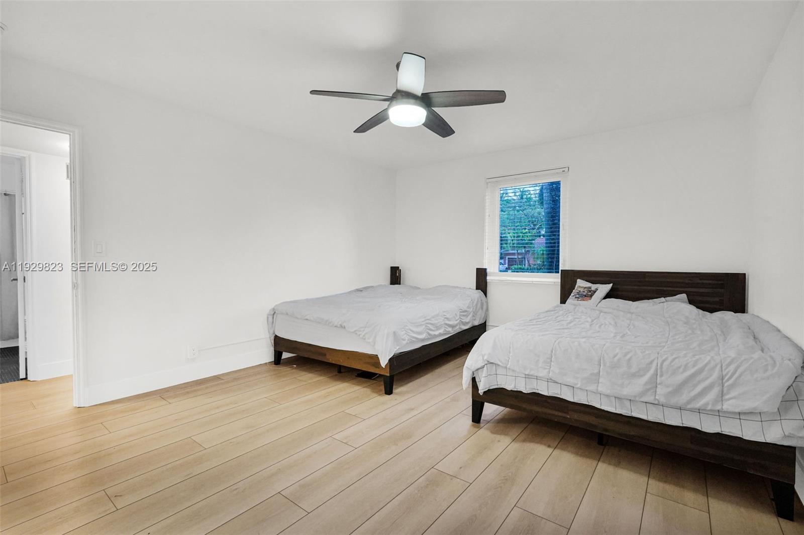 HOLLYWOOD LAKES SECTION - Residential