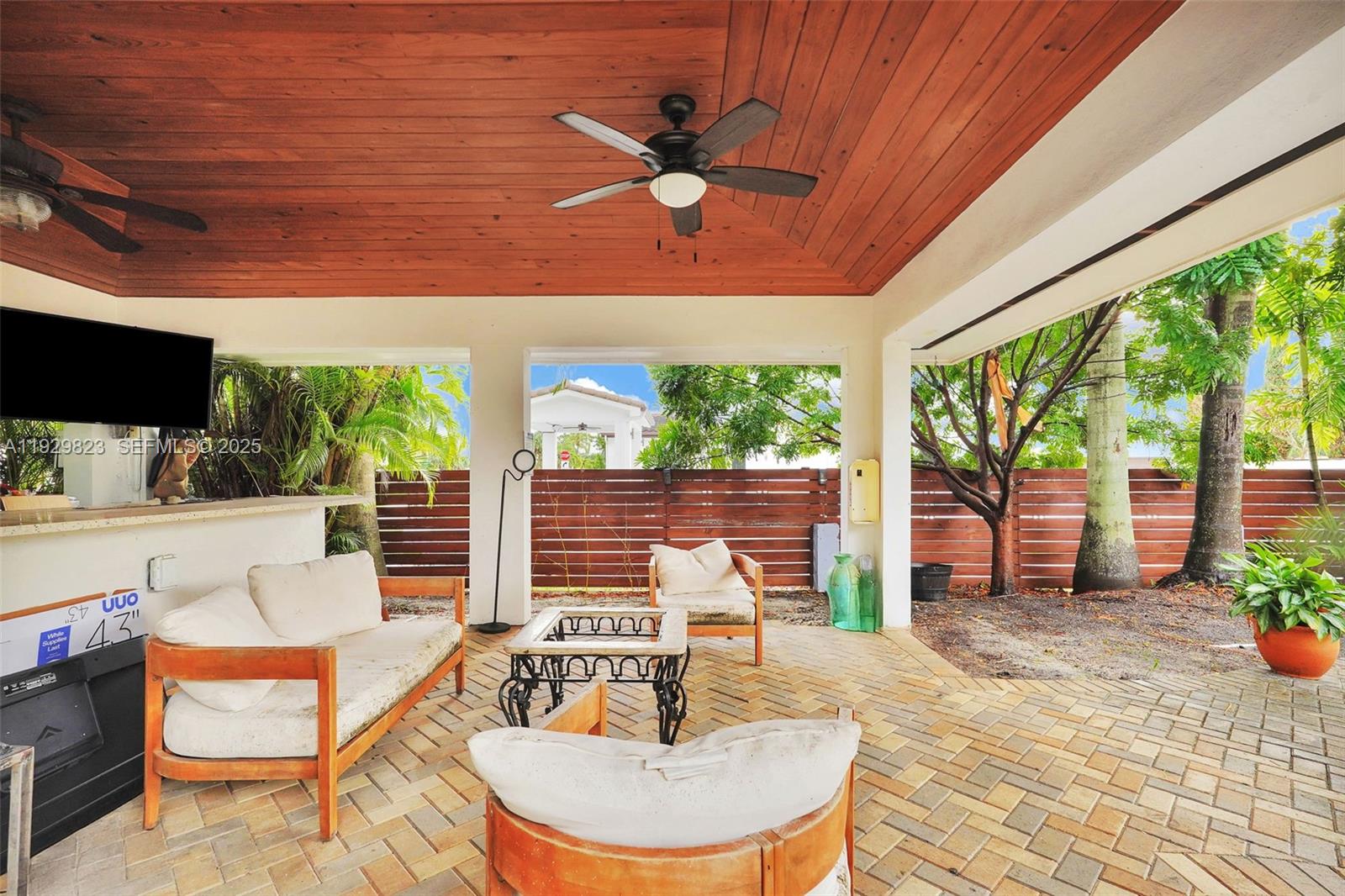 HOLLYWOOD LAKES SECTION - Residential