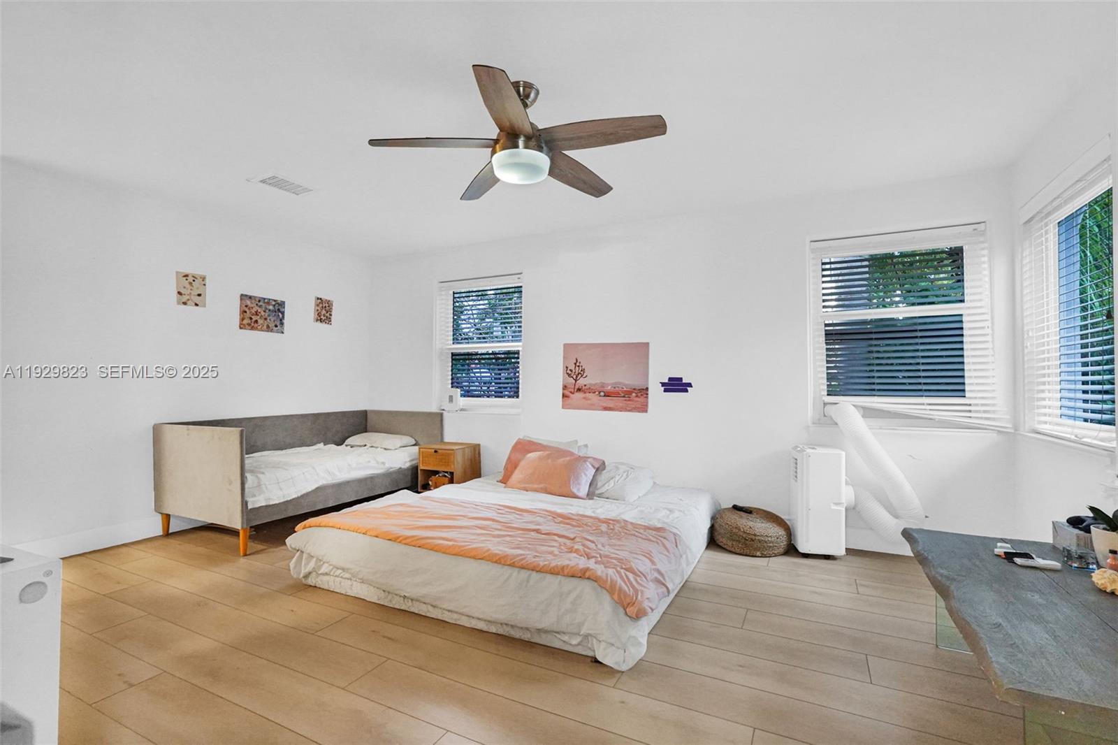 HOLLYWOOD LAKES SECTION - Residential