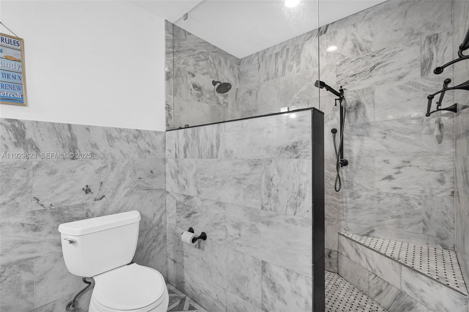 HOLLYWOOD LAKES SECTION - Residential