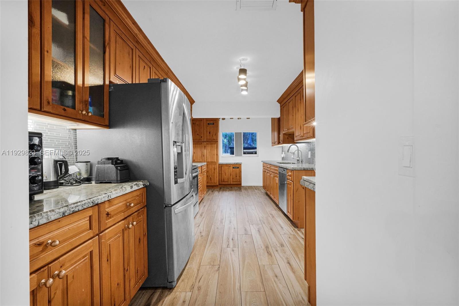 HOLLYWOOD LAKES SECTION - Residential