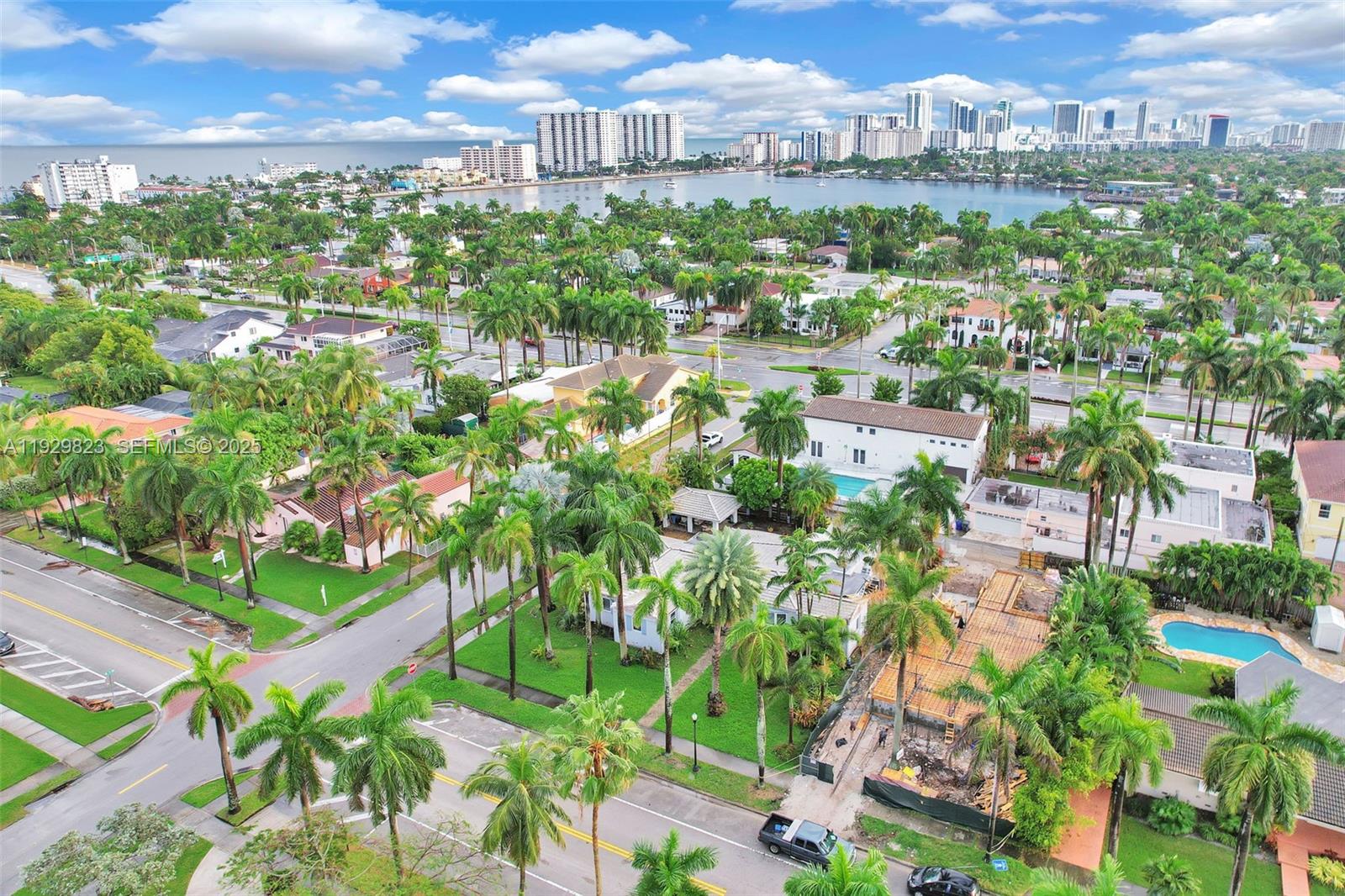 HOLLYWOOD LAKES SECTION - Residential