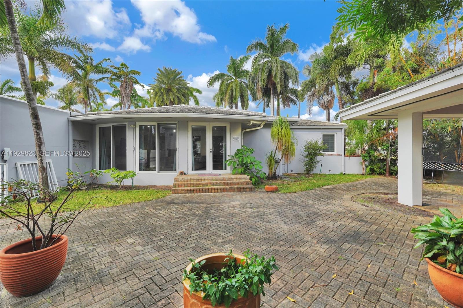 HOLLYWOOD LAKES SECTION - Residential