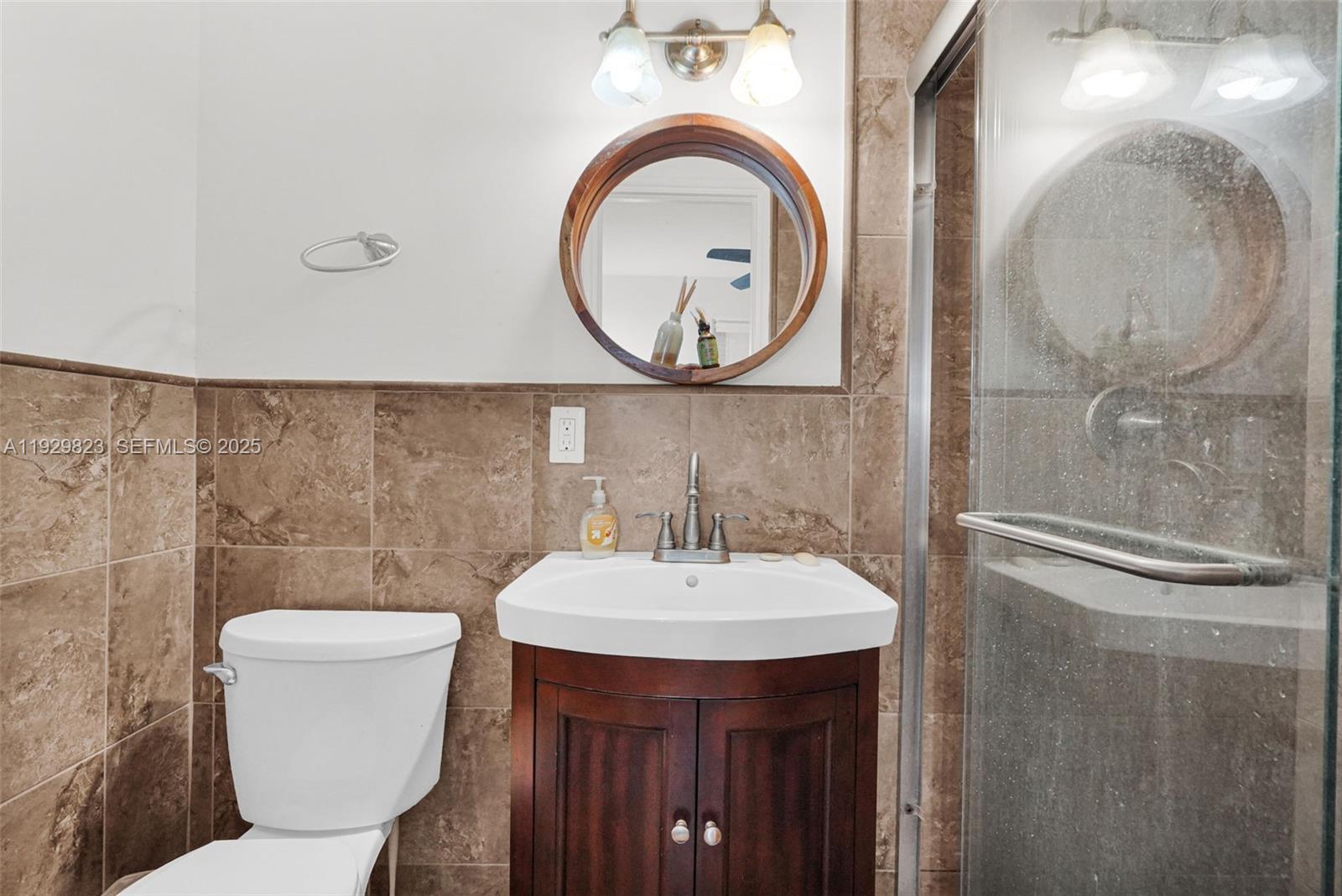 HOLLYWOOD LAKES SECTION - Residential