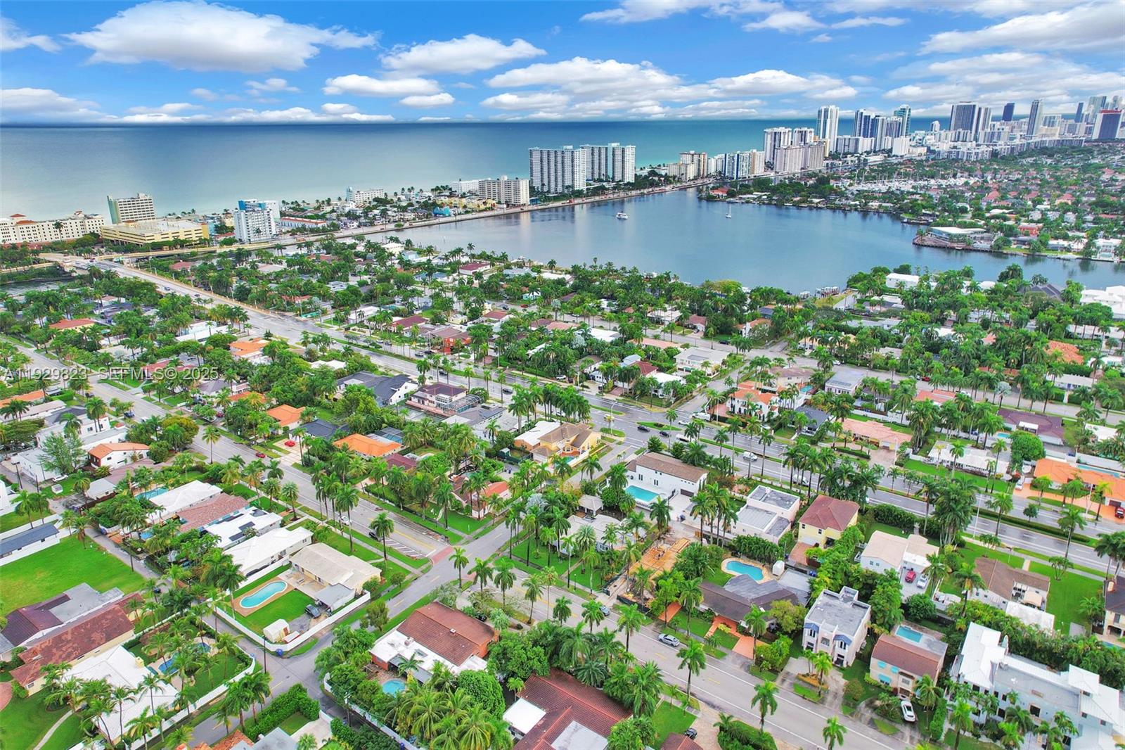 HOLLYWOOD LAKES SECTION - Residential