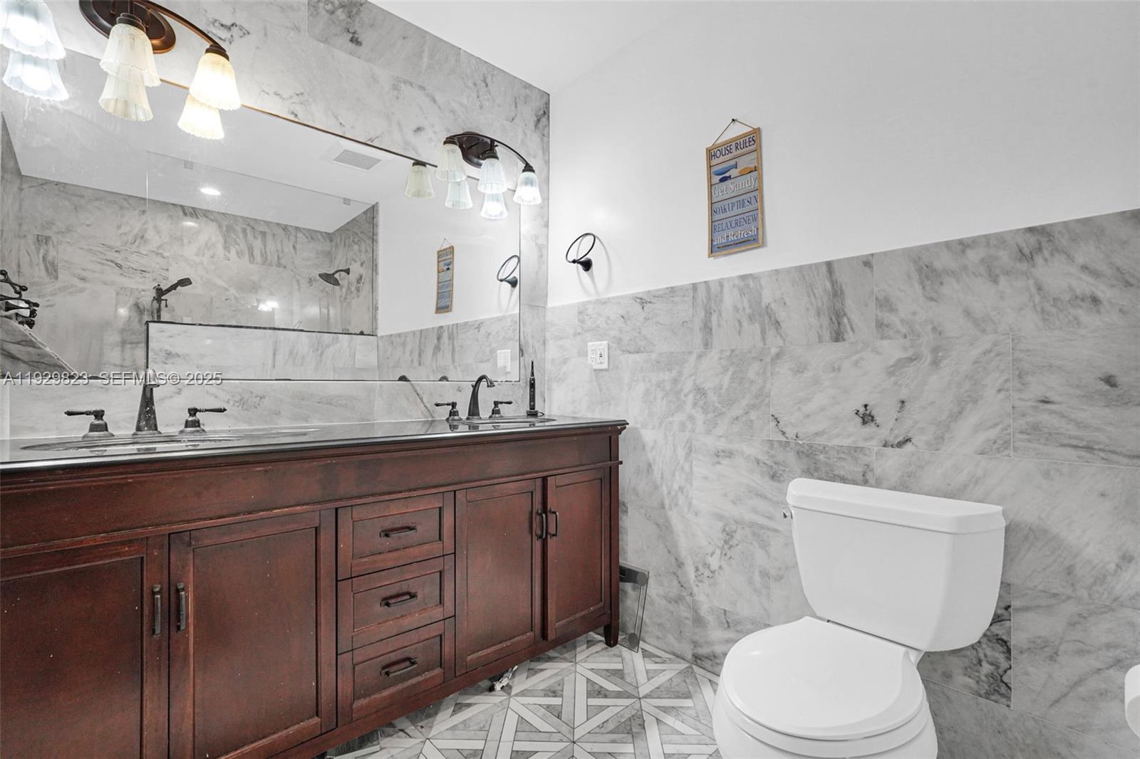 HOLLYWOOD LAKES SECTION - Residential