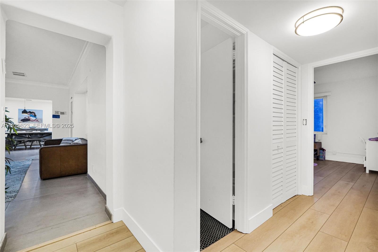 HOLLYWOOD LAKES SECTION - Residential