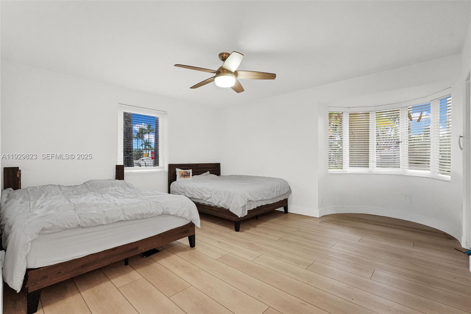 HOLLYWOOD LAKES SECTION - Residential